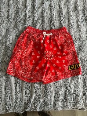 RARE cig company out of the USA. Red Bandana-Print Men’s Swim Shirts